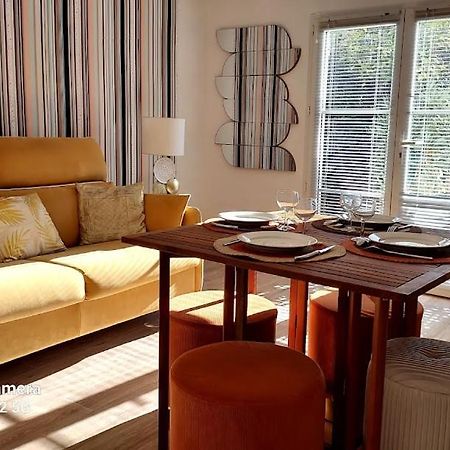 Rez-De-Chaussee Privatif Spacieux 3* D'Une Villa Centre Ville Hyères Exterior foto