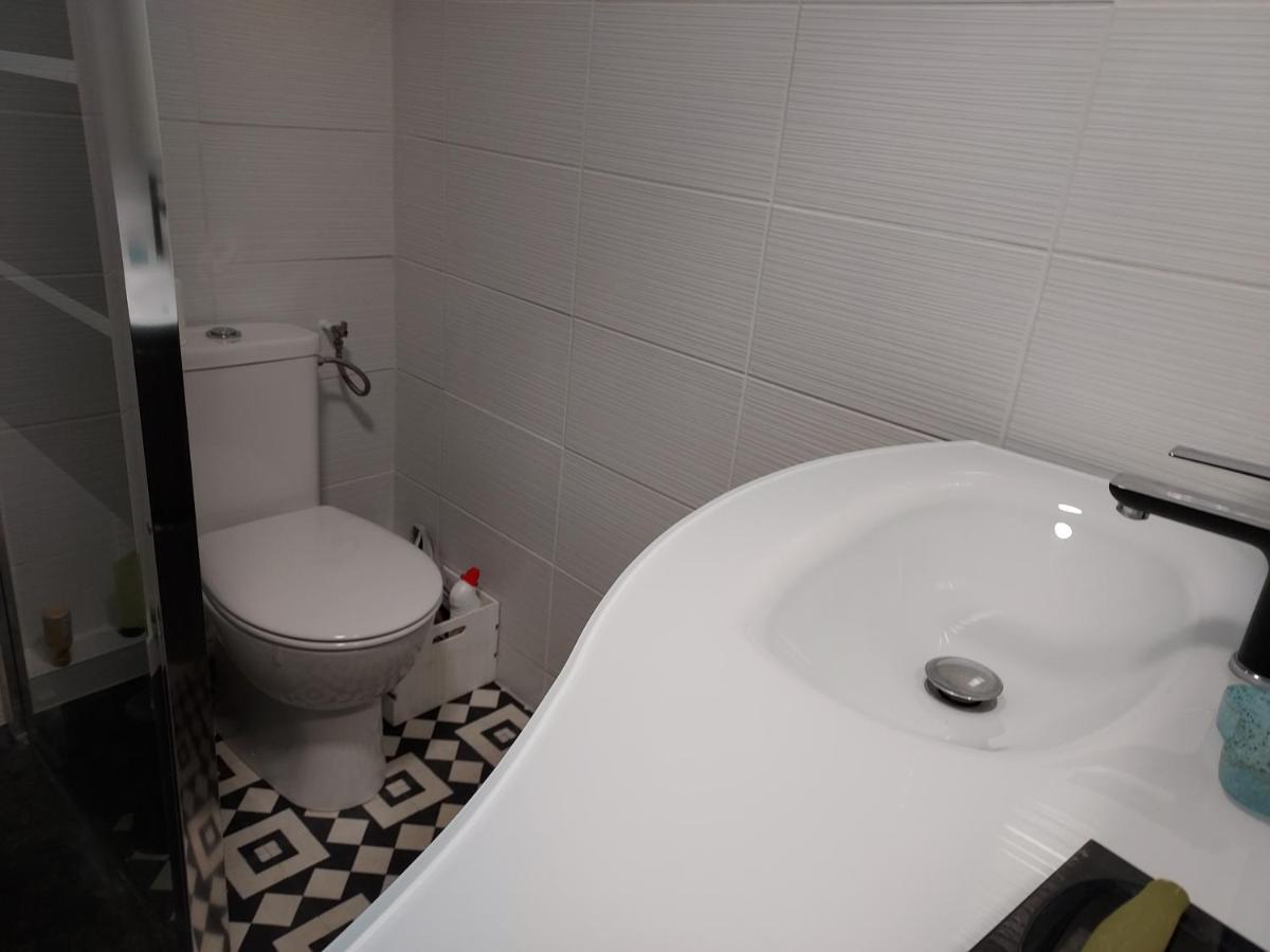Rez-De-Chaussee Privatif Spacieux 3* D'Une Villa Centre Ville Hyères Exterior foto